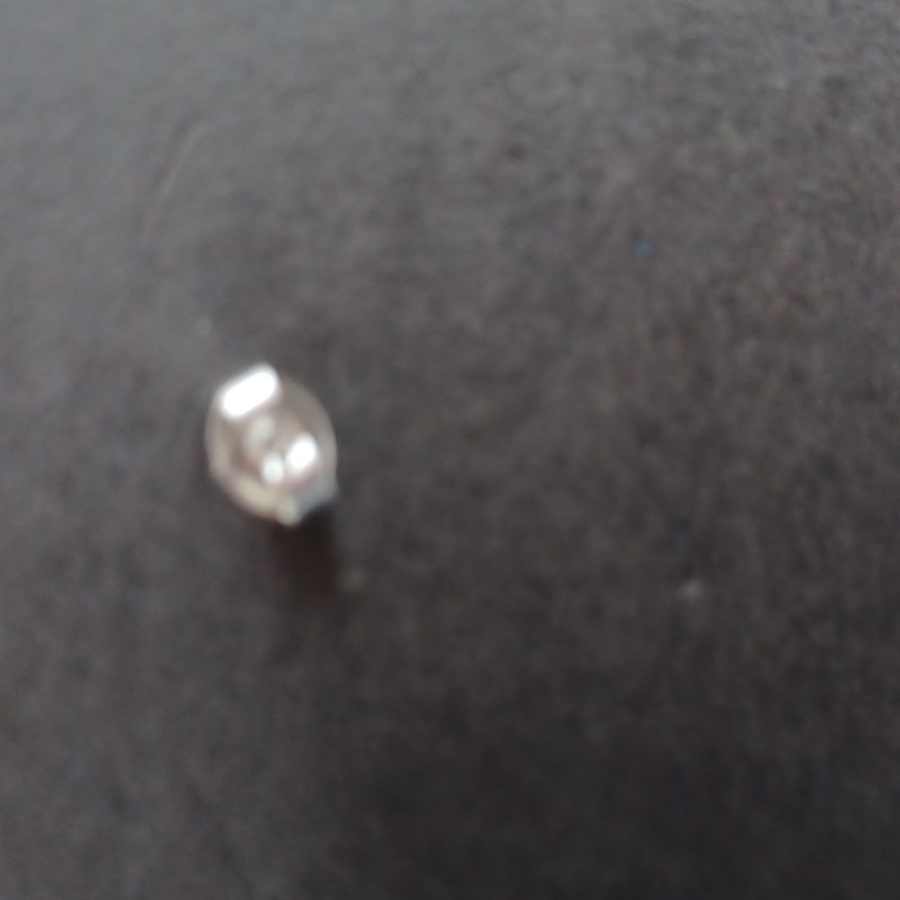 Earings - Picture 3 of 3